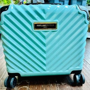 Karl Lagerfeld Paris Chevron Pilot Case Spinner